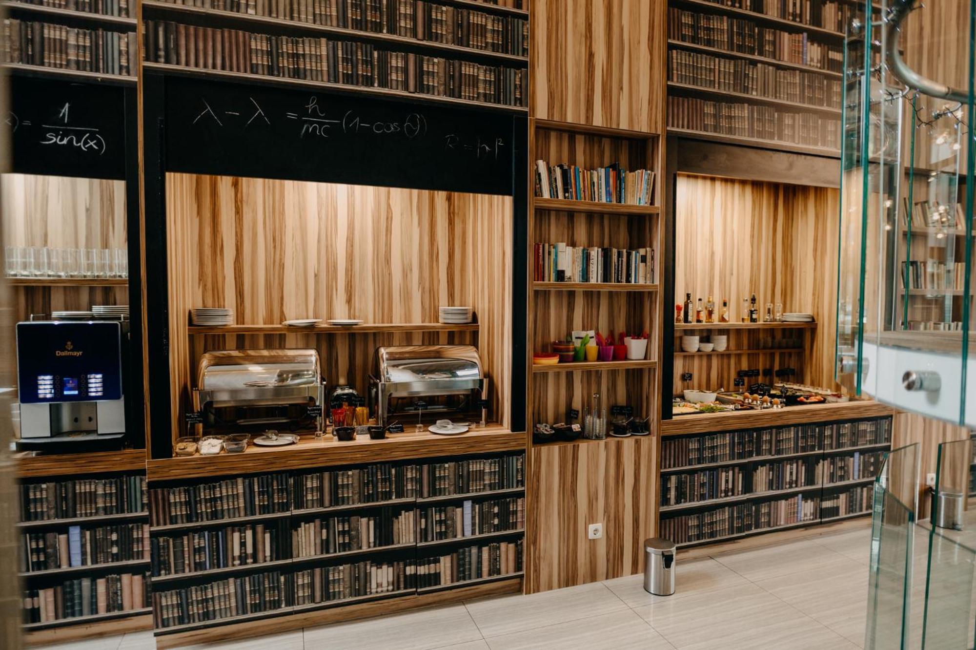 Science Hotel Premium Сегед Экстерьер фото